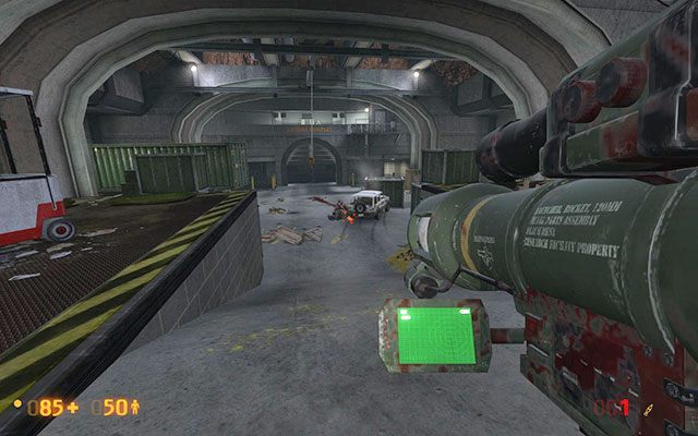 Na ścianie znajdziesz aparat medyczny oraz urządzenie H - Lambda Core - W drodze po miotacz | Lambda Core | Black Mesa - Black Mesa - poradnik do gry