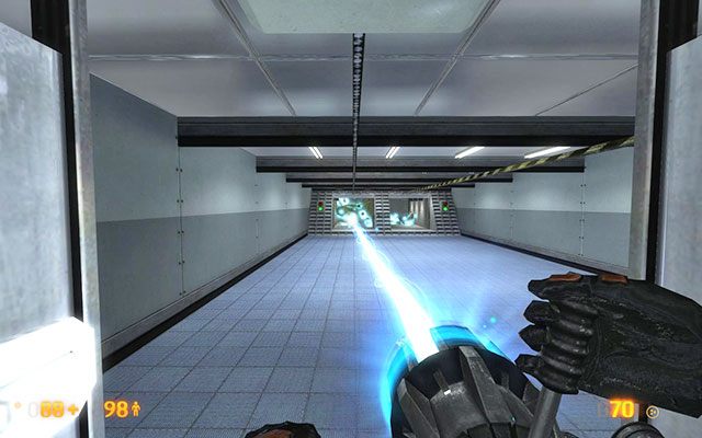 Przebywający w sali naukowiec udostępni Ci śmiercionośny miotacz, który zabierz ze sobą - Lambda Core - W drodze po miotacz | Lambda Core | Black Mesa - Black Mesa - poradnik do gry