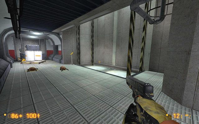 Przejdź przez drzwi i ruszaj naprzód jedyną dostępną drogą - Lambda Core - Teleportacja | Lambda Core | Black Mesa - Black Mesa - poradnik do gry