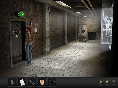 W tej sytuacji wejdź do pomieszczenia, znajdującego się za drzwiami, przy których schroniła się Nina - Pokonaj robota | Rozdział 5 - Alcatraz, USA | Secret Files 3 - Secret Files 3: The Archimedes Code - poradnik do gry