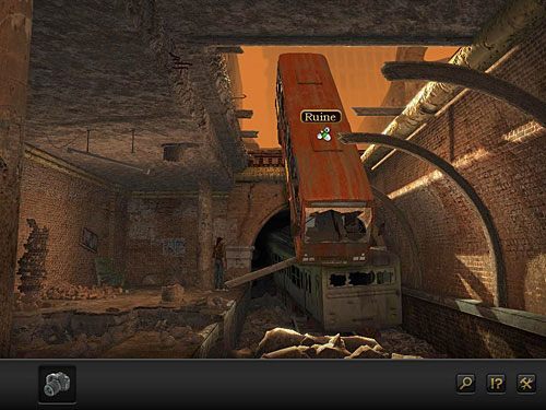 Nina spowoduje mały wybuch, w wyniku którego wrak autobusu spadnie niżej i będzie można się po nim wspiąć - Wydostań się na powierzchnię | Rozdział 7 - CERN, Szwajcaria | Secret Files 3 - Secret Files 3: The Archimedes Code - poradnik do gry