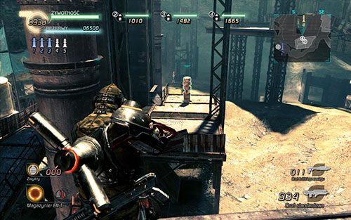 Gdy oczyścisz mniej więcej korytarze dookoła stempli, nadszedł czas, by wskoczyć do centrum - znajdziesz tam generator, na platformie na dole - Rozdział 1 - Sektor 3 | Epizod 1 | Lost Planet 2 - Lost Planet 2 - poradnik do gry