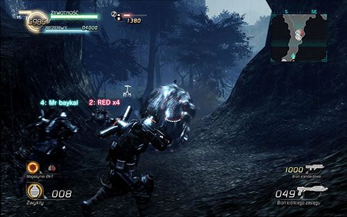 Mniej więcej w tym momencie możesz zostać zaatakowany również przez Akrida atakującego pod postacią skulonego jeża - jeśli taki na Ciebie zacznie pędzić wykorzystaj uskok w bok - Rozdział 2 - Sektor 1 | Epizod 1 | Lost Planet 2 - Lost Planet 2 - poradnik do gry