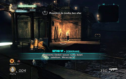 Kiedy znajdziesz się na powierzchni, wpierw udaj się na lewo - powinieneś dostrzec w oddali skrzynię, którą możesz otworzyć przy pomocy energii termalnej - Rozdział 1 - Sektor 1 | Epizod 2 | Lost Planet 2 - Lost Planet 2 - poradnik do gry