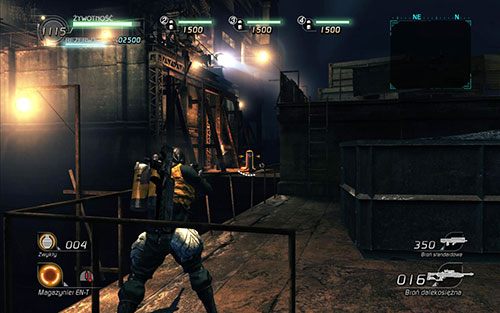 Tuż po wyjściu na górę przejdź kawałek w lewo - powinieneś dostrzec terminal oraz dwóch kolejnych przeciwników - Rozdział 1 - Sektor 1 | Epizod 2 | Lost Planet 2 - Lost Planet 2 - poradnik do gry