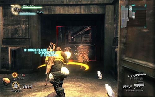 Korytarz jest w miarę szeroki, lecz nie na tyle aby utrudnić Ci zadanie - powinieneś z łatwością dokończyć eksterminację przeciwnika nadbiegającego przeważnie w grupach dwu- lub trzyosobowych - Rozdział 1 - Sektor 1 | Epizod 2 | Lost Planet 2 - Lost Planet 2 - poradnik do gry