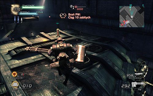 Opuść pomieszczenie wychodząc wąskim korytarzem od strony kolejnego terminalu - kiedy dotrzesz do końca korytarza, powinieneś dostrzec terminal wraz z dwójką wrogów - Rozdział 2 - Sektor 1 | Epizod 4 | Lost Planet 2 - Lost Planet 2 - poradnik do gry