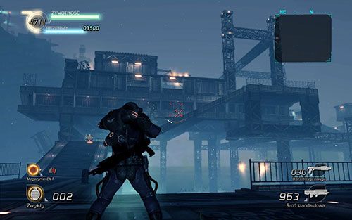 W magazynie za Tobą znajdziesz broń - jeśli cierpisz na brak amunicji, warto zebrać zapasy - Rozdział 4 - Sektor 2 | Epizod 4 | Lost Planet 2 - Lost Planet 2 - poradnik do gry