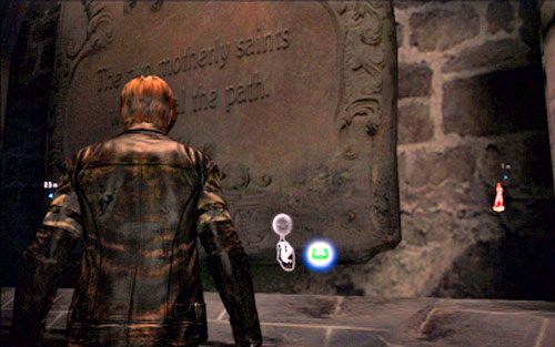 Gdy znajdziesz się na wyższej kondygnacji, cofnij się w stronę ołtarza i połóż figurkę na stojącym tam podeście - 2 - Katedra | Kampania Leona | Solucja Resident Evil 6 - Resident Evil 6 - poradnik do gry