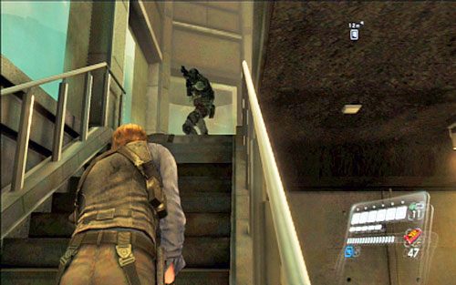 Mężczyzna zaprowadzi cię do budynku, który po chwili zostanie zaatakowany przez nieumartych - 5 - Miasto | Kampania Leona | Solucja Resident Evil 6 - Resident Evil 6 - poradnik do gry