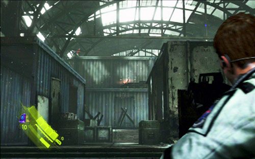 Jak on zginie, schowaj się za osłoną kawałek dalej - 2 - Szturm przez miasto | Kampania Chrisa | Solucja Resident Evil 6 - Resident Evil 6 - poradnik do gry