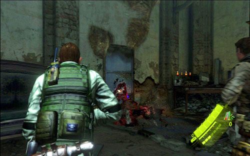 Gdy walka dobiegnie końca, przejdź przez wskazane drzwi i idź cały czas prosto - 2 - Opuszczona posiadłość | Kampania Chrisa | Solucja Resident Evil 6 - Resident Evil 6 - poradnik do gry