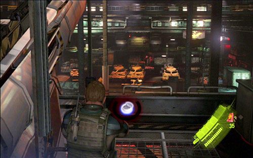 Zanim jednak zaczniesz majstrować przy maszynie, pamiętaj żeby pozbyć się wszystkich wrogów - 4 - Ładownia | Kampania Chrisa | Solucja Resident Evil 6 - Resident Evil 6 - poradnik do gry