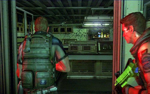 Kawałek dalej czeka na ciebie poznany wcześniej stwór kierujący rojem owadów - 4 - Okrętowe korytarze | Kampania Chrisa | Solucja Resident Evil 6 - Resident Evil 6 - poradnik do gry