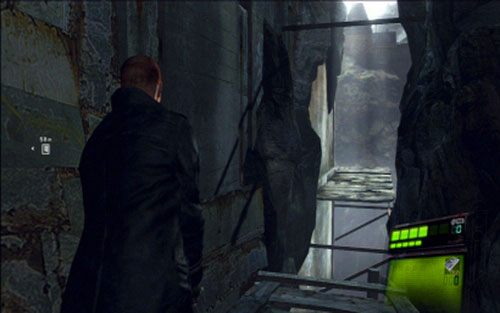 Chwilę później zrzuci ci pręt, dzięki któremu przedostaniesz się na drugą stronę - 1 - Górska ścieżka | Kampania Jakea | Solucja Resident Evil 6 - Resident Evil 6 - poradnik do gry