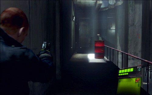 Kierując się jedyną dostępną ścieżka, będziesz mijał kilka wybuchowych beczek - 1 - Spotkanie z Ustankiem | Kampania Jakea | Solucja Resident Evil 6 - Resident Evil 6 - poradnik do gry