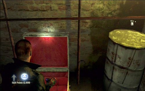 Zanim to jednak zrobisz, otwórz stojąca obok skrzynie i podnieś ukryte tam punkty doświadczenia - 1 - Spotkanie z Ustankiem | Kampania Jakea | Solucja Resident Evil 6 - Resident Evil 6 - poradnik do gry