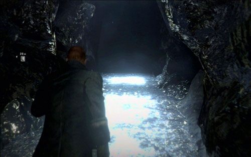 Po ostatnim wyskoku (w przepaść), wciskaj szybko A, by bezpiecznie wylądować w jaskini - 2 - Mroźna jaskinia | Kampania Jakea | Solucja Resident Evil 6 - Resident Evil 6 - poradnik do gry