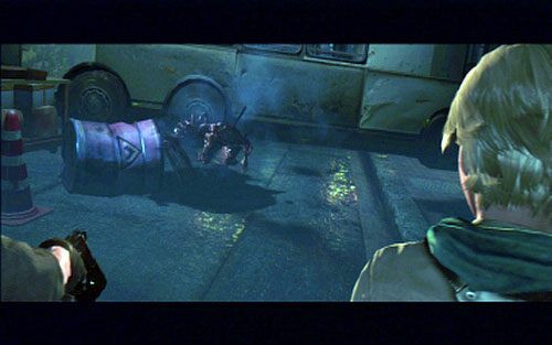 Na końcu rusztowania musisz ponownie zeskoczyć w dół - 4 - Ciemne zaułki | Kampania Jakea | Solucja Resident Evil 6 - Resident Evil 6 - poradnik do gry