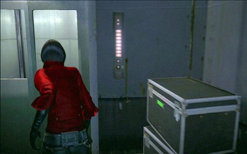 Później musisz zjechać windą na dół, żeby obejrzeć ciało martwego klona - 4 - Ucieczka przed mutantem | Kampania Ady Wong | Solucja Resident Evil 6 - Resident Evil 6 - poradnik do gry