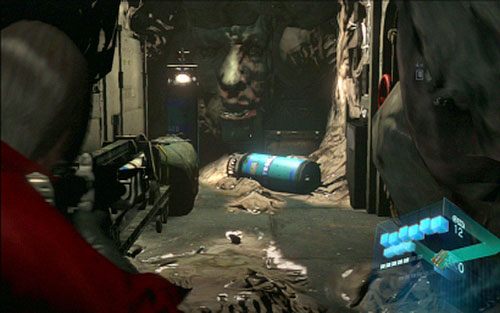Trzeciej pozbądź się strzelając w niebieską butlę na ziemi - 4 - Ucieczka przed mutantem | Kampania Ady Wong | Solucja Resident Evil 6 - Resident Evil 6 - poradnik do gry
