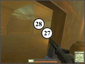 Potem wychyl się patrząc w lewo - zabijesz jednego strażnika (29), po czym zbliż się, aby w drzwiach po lewej zdjąć kolejnego, z granatem dymnym (30) - Vergara | Soldier of Fortune 2 Double Helix - Soldier of Fortune 2: Double Helix - poradnik do gry