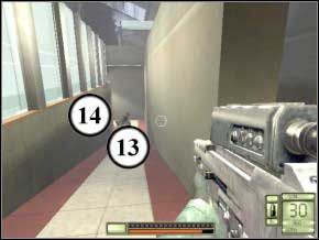 W kolejnej sali znów - uważając na zakładników - zabij trzech terrorystów, ukrytych w rogach sali (15) (16) (17), po czym idź w lewo korytarzem, przeładuj, kucnij i poczekaj - Switzerland | Soldier of Fortune 2 Double Helix - Soldier of Fortune 2: Double Helix - poradnik do gry