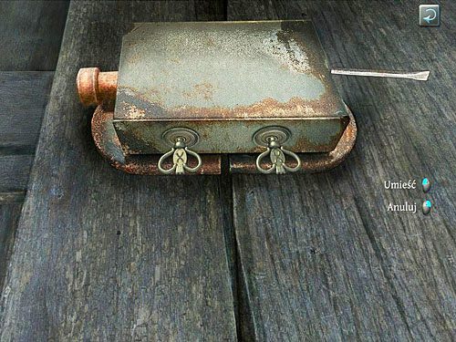 W zbliżeniu wetknij kolejno klucze w oba zamki kłódki, przekręć je, po czym wsadź pręt w otwór z prawej strony kłódki - Spenetruj szopę | Jatka w Whitechapel - Testament Sherlocka Holmesa - poradnik do gry