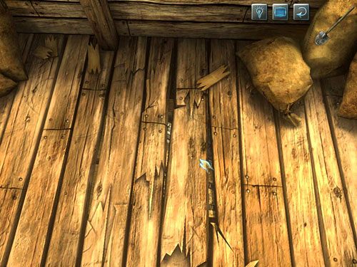 Na poddaszu w zbliżeniu rozwal łopatą oporne deski przy fałszywej ścianie - Odkryj zawartość schowka w podłodze | Pożar w młynie - Testament Sherlocka Holmesa - poradnik do gry