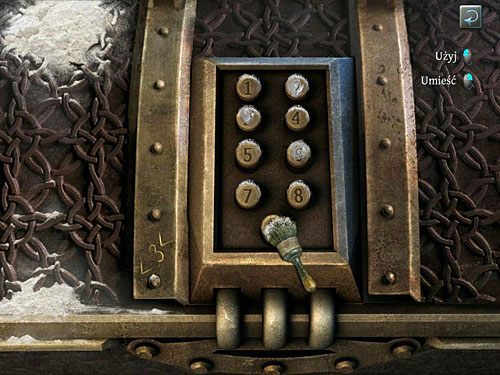 W zbliżeniu zanurz pędzel (leży po prawej) w kupce mąki po lewej i pokryj nią guziki z cyframi stanowiące zamek szyfrowy kufra - Rozwal fałszywą ścianę (1); Znajdź brakującą zębatkę | Pożar w młynie - Testament Sherlocka Holmesa - poradnik do gry