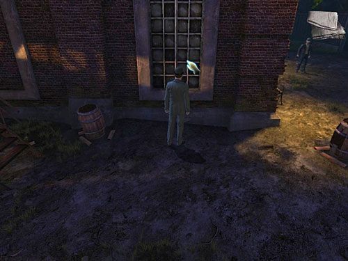 Spróbuj zobaczyć, co dzieje się w budynku, przez okno na prawo od metalowych schodów, ale jest ono zbyt brudne i nie sposób wyczyścić go suchą szmatą - Dowiedz się, co odbywa się w magazynie | Finał w opuszczonym lunaparku - Testament Sherlocka Holmesa - poradnik do gry