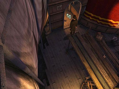 Następnie maszeruj w dół po schodach i przejściem za ławkami dotrzyj do stanowiska za kulisami, które zawiaduje kurtyną - Wyeliminuj księcia Woodvillea | Finał w opuszczonym lunaparku - Testament Sherlocka Holmesa - poradnik do gry