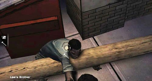 Po krótkiej rozmowie z bratem będziesz musiał uderzyć w niego toporem pięć razy (Lees Brother), a potem przeszukać jego ciało - 6 - Hey, Bud | Epizod I - A New Day | Solucja The Walking Dead - The Walking Dead - poradnik do gry