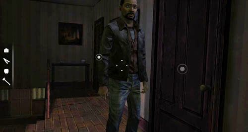 Na piętrze są dwoje drzwi - lewe (dalsze) i prawe (bliższe) - 4 - Guess Whos Coming to Dinner | Epizod II - Starved for Help - The Walking Dead - poradnik do gry