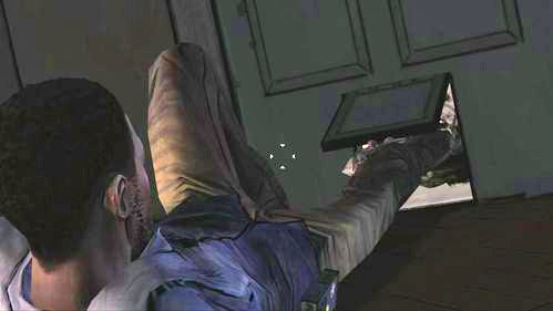 Lee również zacznie biec w jego kierunku ale zostanie złapany przez zombie - 2 - Siege | Epizod V - No Time Left | Solucja The Walking Dead - The Walking Dead - poradnik do gry