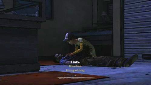 Lee odzyska przytomność we wnętrzu sklepu, dokąd jakimś cudem zaciągnęła go Clementine - 7 - Stay Close To Me; Goodbye | Epizod V - No Time Left | The Walking Dead - The Walking Dead - poradnik do gry