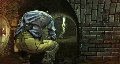 Jak najszybciej kieruj się do niskiego przejścia przez kratę, którą przed chwilą otworzyłeś (po zmianie ujęcia będzie ono po lewej), zanim dopadną cię zombie (Enter: Passage Way) - 3 - Support Group | Epizod IV - Around Every Corner | Solucja The Walking Dead - The Walking Dead - poradnik do gry