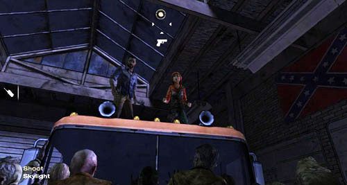 Aby się wydostać, wejdź na ciężarówkę (Climb: Semi Truck) po drabince na prawym boku, a potem strzel w świetlik nad waszymi głowami (Shoot: Skylight) - 5 - Georgias Last City - Przybycie i akumulator | Epizod IV - Around Every Corner - The Walking Dead - poradnik do gry