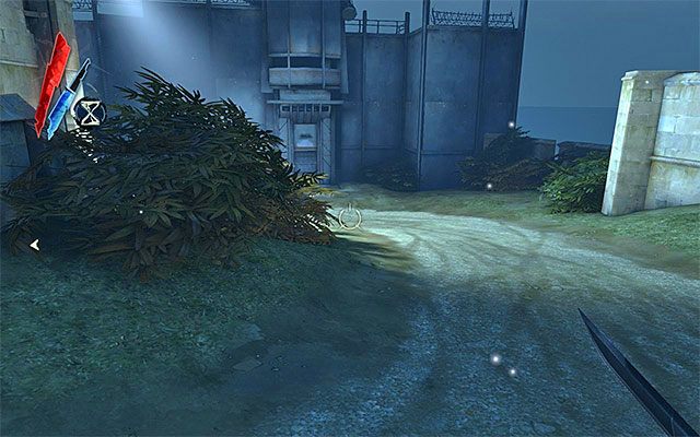 Dość rozległe zabudowania znajdują się na prawo od wejścia do wieży Dunwall (powyższy screen), przy czym z racji na obecność wieżyczki strażniczej i przeciwnika na szczudłach o wiele trudniej jest tam się przedostać przy jednoczesnym pozostaniu w ukryciu - Zbadanie obszaru wokół wieży Dunwall | Misja 6 - Return to the Tower - Dishonored - poradnik do gry