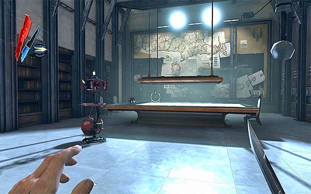 Na wyższym poziomie badanego pomieszczenia możesz spotkać Lorda Regenta, przy czym dojdzie do tego tylko i wyłącznie jeśli został on wcześniej zaalarmowany i uciekł ze swoich komnat zlokalizowanych na drugim piętrze wieży właśnie na dach - Eksploracja dachu wieży Dunwall | Misja 6 - Return to the Tower | Dishonored - Dishonored - poradnik do gry