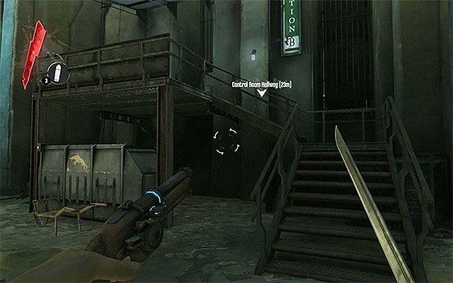 Do kolejnego obszaru więzienia możesz dotrzeć na dwa sposoby, a mianowicie wybrać wspomniane wcześniej schody (powyższy screen) lub powrócić aż do miejsca startu i użyć klucza do dziedzińca (tego ukradzionego wartownikowi) do odblokowania drzwi zlokalizowanych niedaleko celi, w której był przetrzymy - Podłożenie ładunku wybuchowego | Misja 1 - Dishonored - Dishonored - poradnik do gry