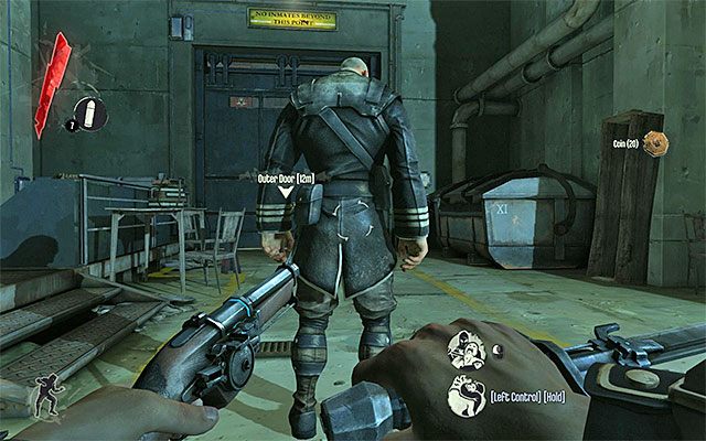 Drugi z wartowników patroluje górny balkonik oraz okolice ściany stanowiącej aktualny cel misji - Podłożenie ładunku wybuchowego | Misja 1 - Dishonored - Dishonored - poradnik do gry