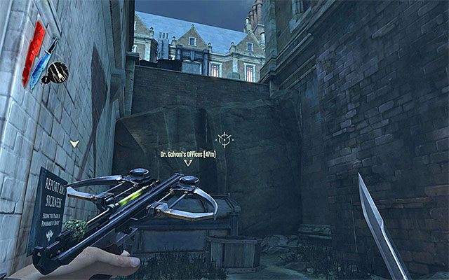 Jeżeli zgodnie z moją sugestią zbadałeś boczne alejki dzielnicy, to możesz także przystąpić do wspinaczki w pobliżu budynku, w którym skrywał się Griff (powyższy screen) lub w miejscu, w którym handlarz ustawi się już po jego oswobodzeniu - Przedostanie się przez pierwszą ścianę światła | Misja 2 - High Overseer Campbell - Dishonored - poradnik do gry