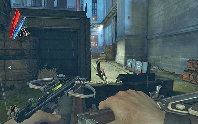 Eksploracja podwórza jest czynnością całkowicie opcjonalną, ale zdecydowanie nie radzę pomijać tego kroku, albowiem w okolicy do odnalezienia jest kilka bardzo wartościowych przedmiotów - Zbadanie podwórza | Misja 2 - High Overseer Campbell | Dishonored - Dishonored - poradnik do gry