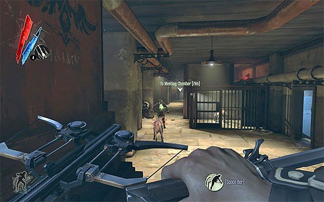 Psiarnia patrolowana jest przez trzech wartowników, przy czym najwięcej problemów sprawi ci zapewne przeciwnik, któremu towarzyszy wilczur (powyższy screen) - Przedostanie się do budynku Nadzorcy Campbella | Misja 2 - High Overseer Campbell - Dishonored - poradnik do gry