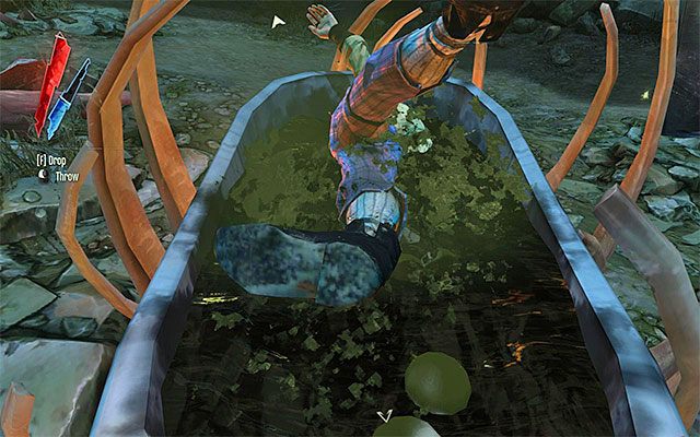 Zbliż się do martwego Slackjawa i podnieś jego ciało - Zdobycie klucza do drugiej części kanałów | Misja 7 - The Flooded District - Dishonored - poradnik do gry