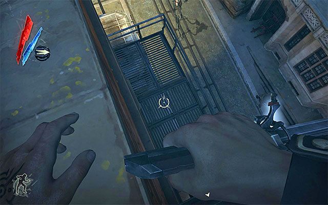 To jeszcze nie wszystko, bo do pozostałych pomieszczeń głównego budynku mieszkalnego możesz dotrzeć przechodząc po dachach i zeskakując na pokazany na powyższym screenie zewnętrzny balkonik - Zbadanie dzielnicy posiadłości | Misja 5 - Lady Boyles Last Party | Dishonored - Dishonored - poradnik do gry