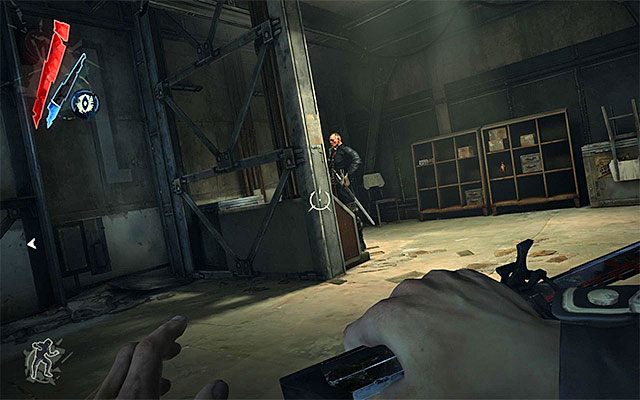 Jeżeli nie masz nic przeciwko eliminowaniu napotykanych wartowników, to lepiej jest w normalny sposób korzystać ze schodów - Dotarcie do windy latarni morskiej | Misja 9 - The Light at the End | Dishonored - Dishonored - poradnik do gry