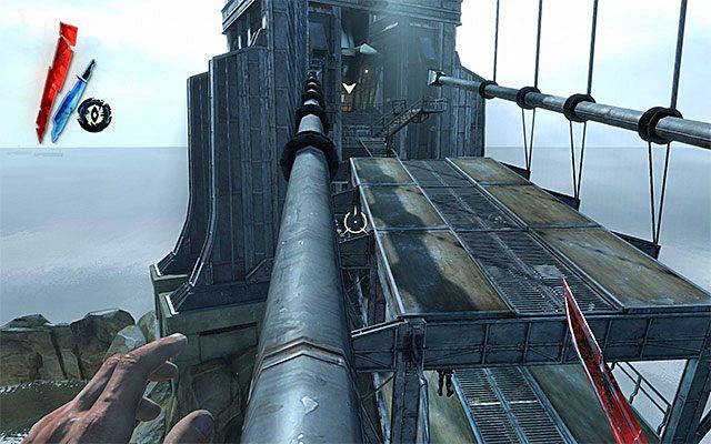 Najlepszy w mojej ocenie sposób na ominięcie pylonu to przystąpienie do wspinaczki wykorzystując elementy tutejszej konstrukcji (powyższy screen), choć musisz oczywiście uważać żeby nie spaść - Dotarcie do windy latarni morskiej | Misja 9 - The Light at the End | Dishonored - Dishonored - poradnik do gry