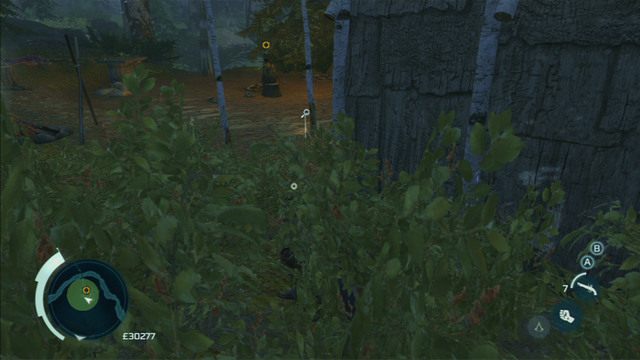 Musisz tam poczekać, aż łowczyni usiądzie przy ognisku, a następnie zbadać przyciskiem interakcji umieszczoną niedaleko wskazówkę - Zadania Norris w Assassins Creed 3 Remastered - Assassins Creed 3 - poradnik do gry